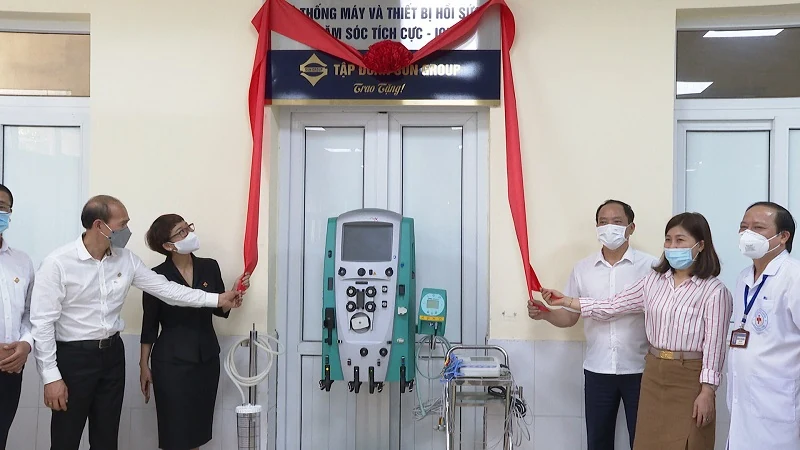 Sun Group tặng tỉnh Hà Tĩnh và Hưng Yên nhiều trang thiết bị y tế hiện đại hỗ trợ điều trị COVID-19