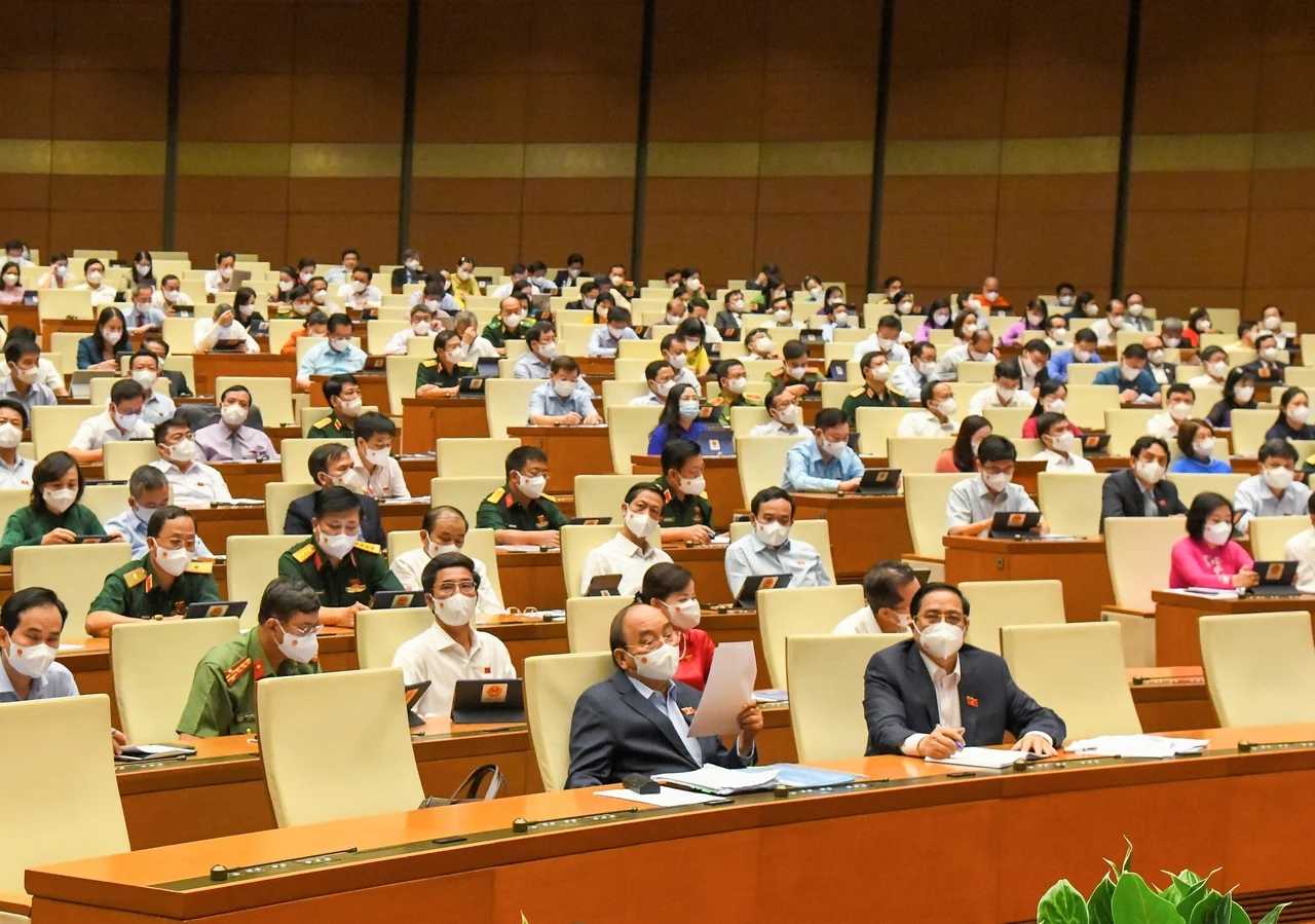 Quốc hội thảo luận tình hình KT-XH và phòng chống COVID-19