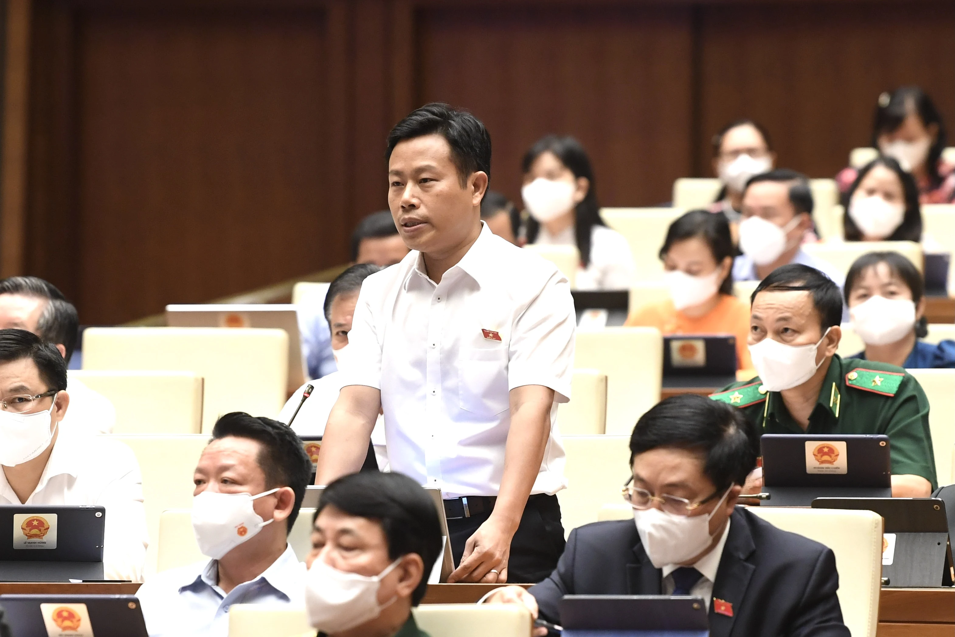 Quốc hội thảo luận tình hình KT-XH và phòng chống COVID-19