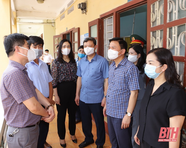 Ban Thường vụ Tỉnh ủy Thanh Hóa yêu cầu tiếp tục tăng cường công tác phòng, chống dịch bệnh COVID-19