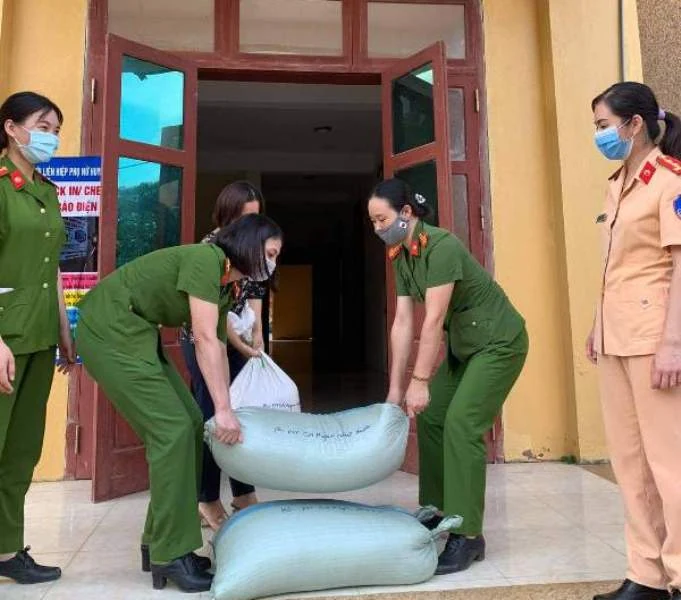 Phụ nữ Công an Thanh Hoá “Hướng về thành phố mang tên Bác”