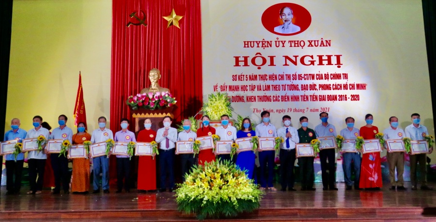 Huyện Thọ Xuân sơ kết 5 năm thực hiện Chỉ thị số 05-CT/TW và Kỷ niệm 91 năm Ngày truyền thống Đảng bộ huyện