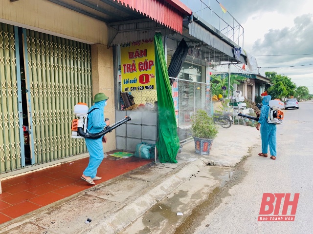 Lãnh đạo huyện Triệu Sơn trực tiếp chỉ đạo phòng, chống dịch tại xã Tiến Nông - nơi vừa phát hiện bệnh nhân COVID-19