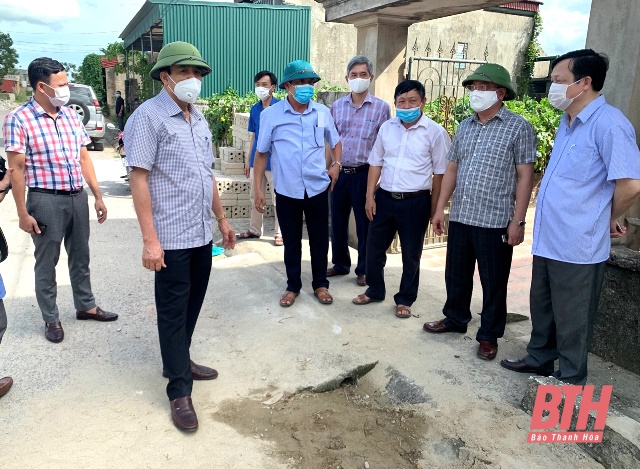 Lãnh đạo huyện Triệu Sơn trực tiếp chỉ đạo phòng, chống dịch tại xã Tiến Nông - nơi vừa phát hiện bệnh nhân COVID-19