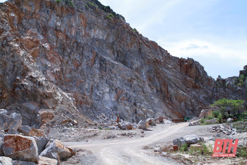 Tạm dừng hoạt động khai thác tại mỏ đá núi Vức từ chiều 28-7-2021