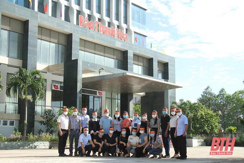 Công đoàn Báo Thanh Hóa hưởng ứng Chương trình “Hành trình đỏ - Kết nối dòng máu Việt”