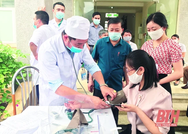Hướng tới miễn dịch cộng đồng bằng “công cụ” vắc-xin: Bài 2 - Để không ai bị bỏ lại phía sau