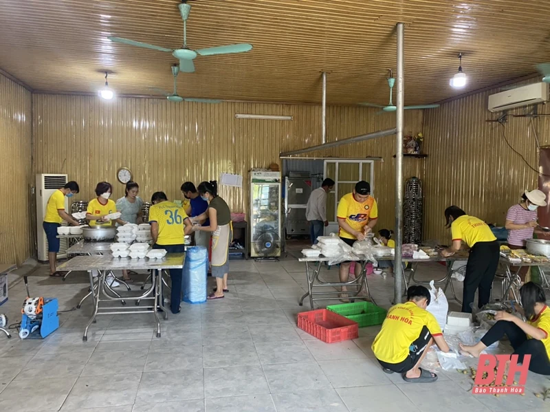 20.000 suất cơm dành tặng bà con tại các khu cách ly tập trung