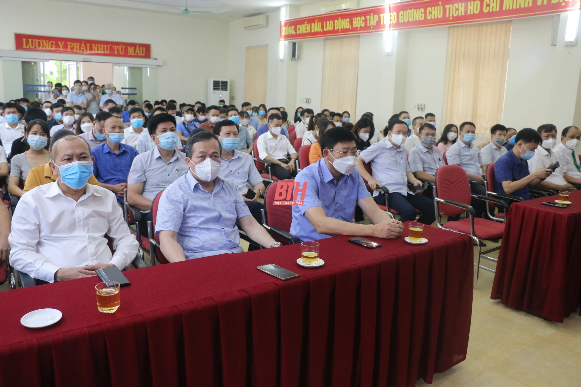 100 bác sỹ, nhân viên y tế Thanh Hoá tiếp tục lên đường hỗ trợ tỉnh Bình Dương và Đồng Nai phòng chống dịch COVID-19