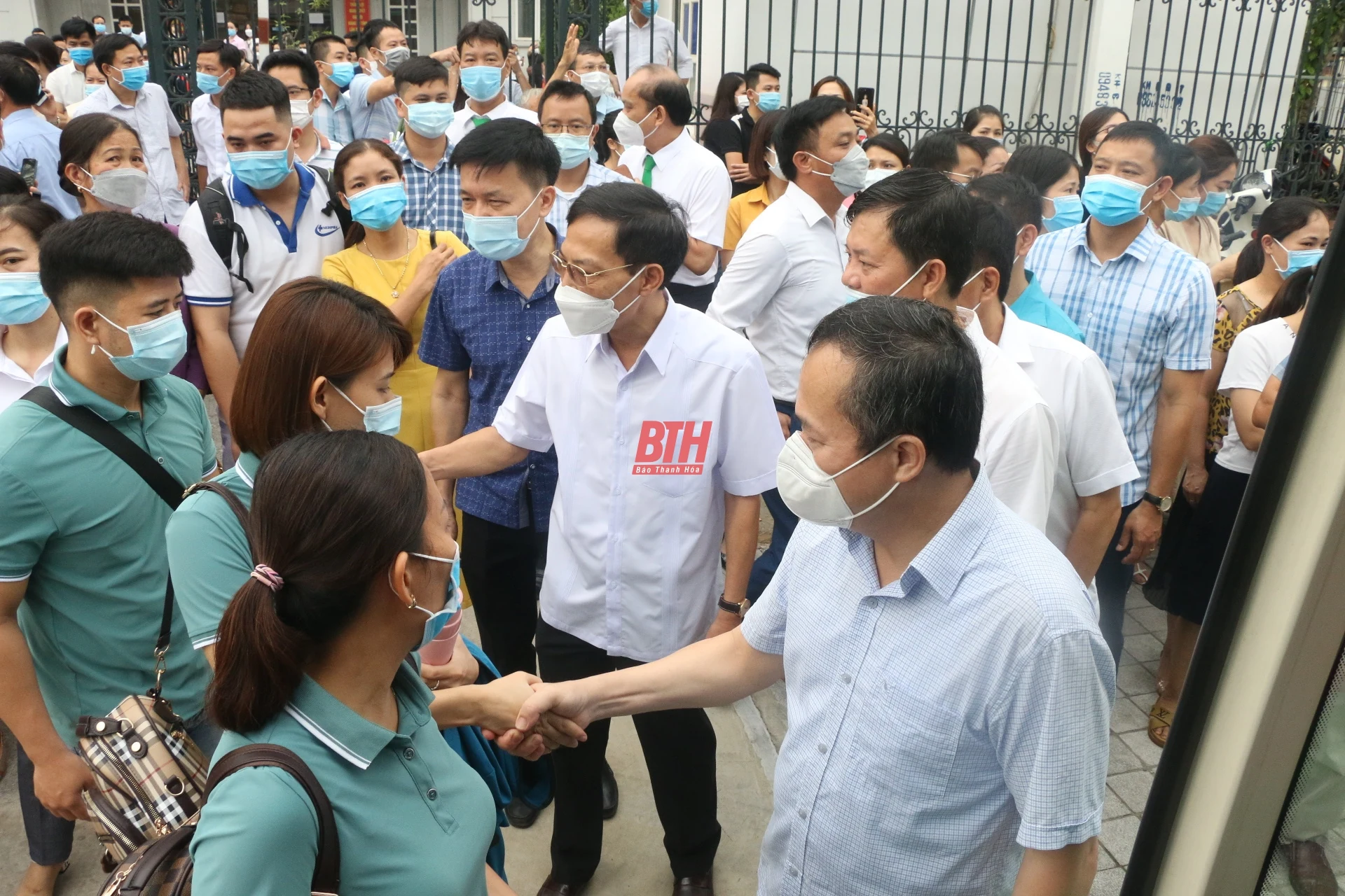 100 bác sỹ, nhân viên y tế Thanh Hoá tiếp tục lên đường hỗ trợ tỉnh Bình Dương và Đồng Nai phòng chống dịch COVID-19