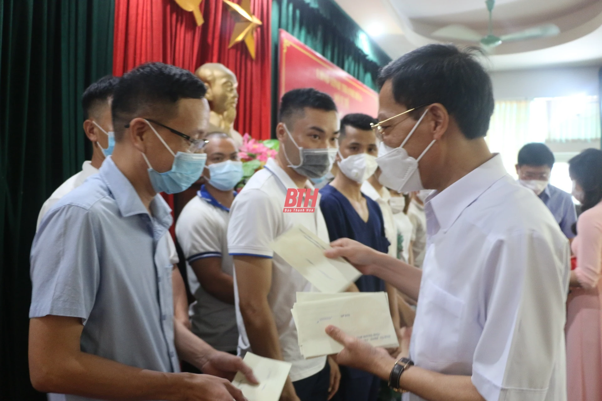 100 bác sỹ, nhân viên y tế Thanh Hoá tiếp tục lên đường hỗ trợ tỉnh Bình Dương và Đồng Nai phòng chống dịch COVID-19