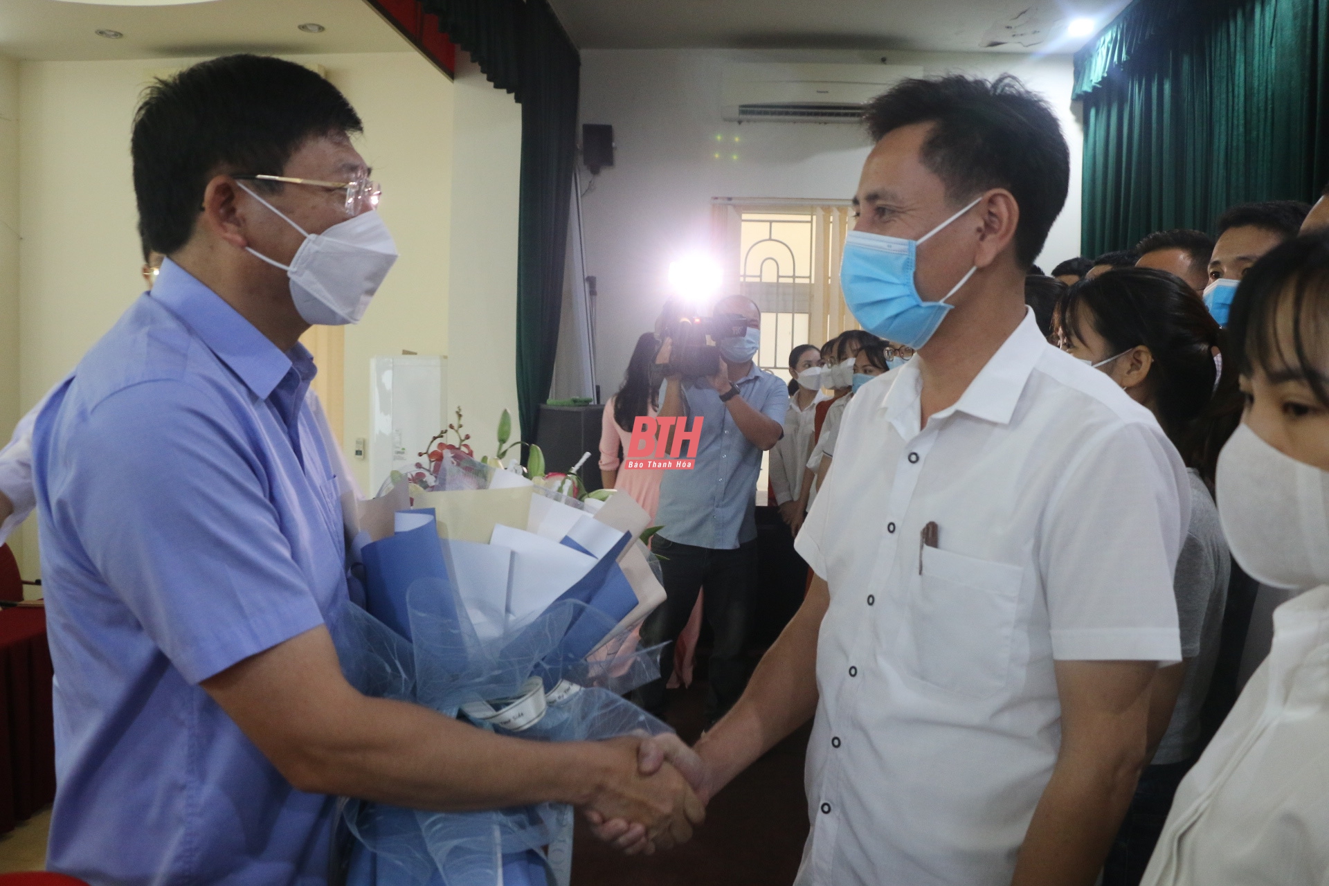 100 bác sỹ, nhân viên y tế Thanh Hoá tiếp tục lên đường hỗ trợ tỉnh Bình Dương và Đồng Nai phòng chống dịch COVID-19
