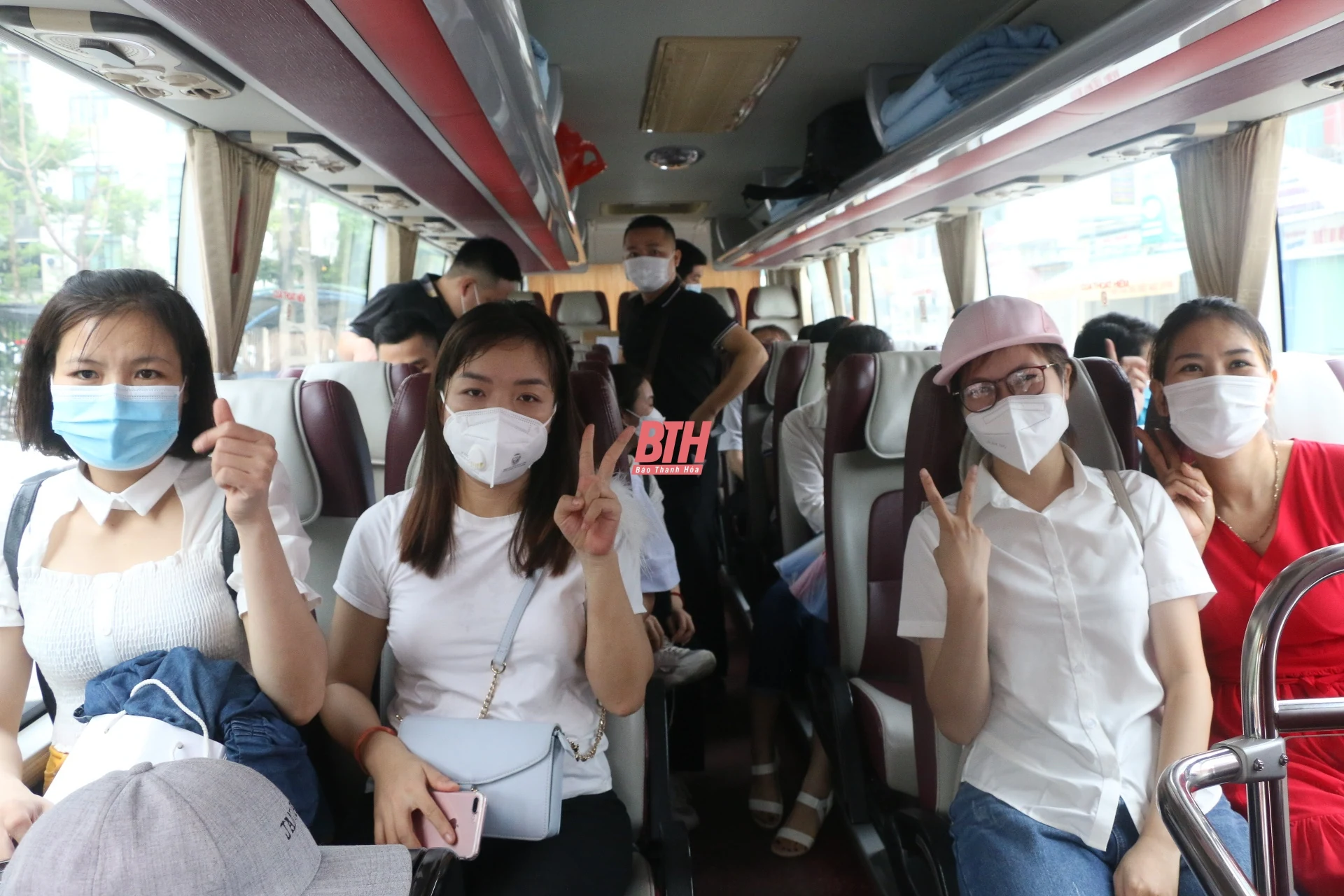 100 bác sỹ, nhân viên y tế Thanh Hoá tiếp tục lên đường hỗ trợ tỉnh Bình Dương và Đồng Nai phòng chống dịch COVID-19