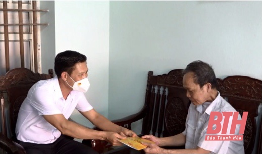 Vĩnh Lộc: Trao 321 suất quà cho nạn nhân chất độc da cam