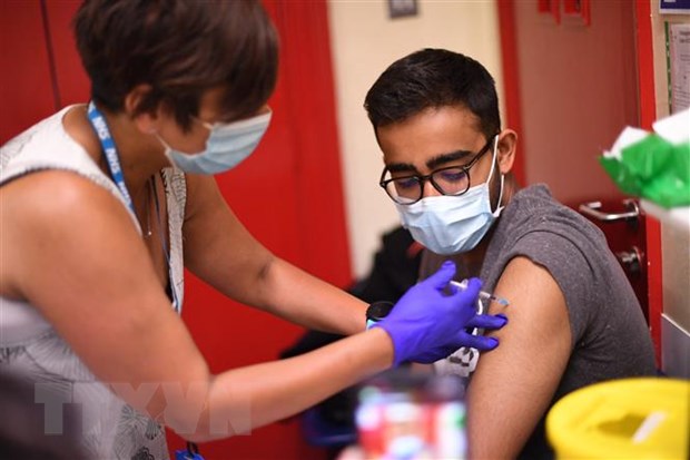 Mũi tiêm vaccine thứ 3 của Pfizer có tác dụng phụ tương tự mũi thứ 2