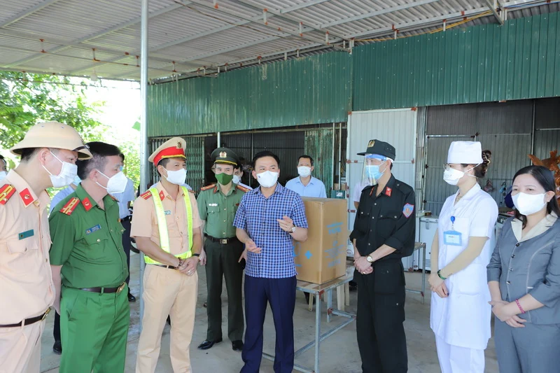 Đồng chí Bí thư Tỉnh ủy Đỗ Trọng Hưng kiểm tra công tác phòng chống dịch COVID 19 tại huyện Như Xuân