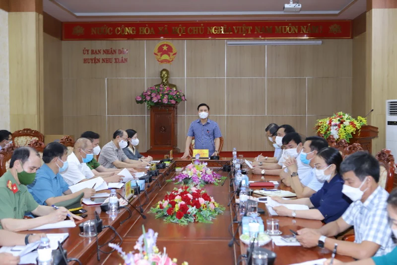 Đồng chí Bí thư Tỉnh ủy Đỗ Trọng Hưng kiểm tra công tác phòng chống dịch COVID 19 tại huyện Như Xuân
