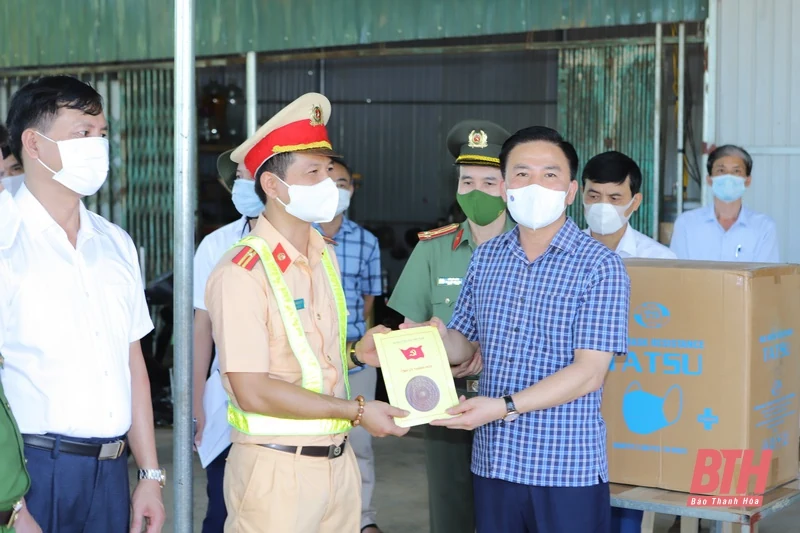 Đồng chí Bí thư Tỉnh ủy Đỗ Trọng Hưng kiểm tra công tác phòng chống dịch COVID 19 tại huyện Như Xuân