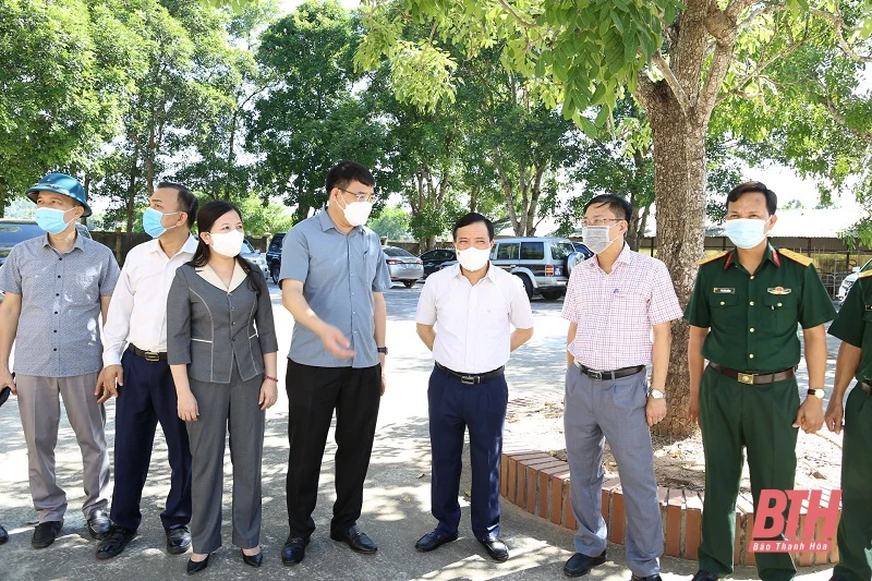 Phó Bí thư Thường trực Tỉnh ủy, Trưởng đoàn ĐBQH tỉnh Lại Thế Nguyên kiểm tra công tác phòng chống dịch COVID-19 tại huyện Quảng Xương