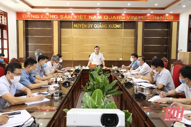 Phó Bí thư Thường trực Tỉnh ủy, Trưởng đoàn ĐBQH tỉnh Lại Thế Nguyên kiểm tra công tác phòng chống dịch COVID-19 tại huyện Quảng Xương