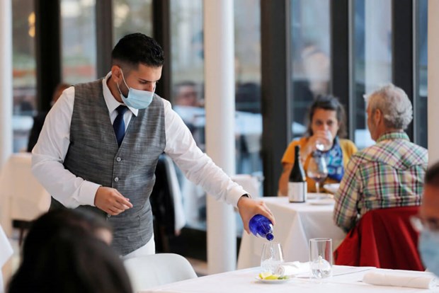 Mỹ: Các nhà hàng tại New York đối mặt thách thức từ yêu cầu tiêm chủng