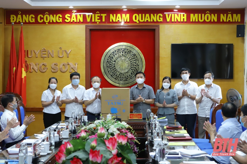 Đồng chí Bí thư Tỉnh ủy Đỗ Trọng Hưng kiểm tra, chỉ đạo công tác phòng, chống dịch COVID-19 tại huyện Đông Sơn