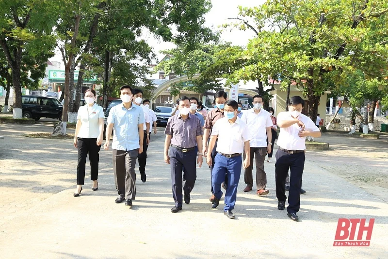 Phó Bí thư Thường trực Tỉnh ủy Lại Thế Nguyên kiểm tra công tác phòng, chống dịch COVID-19 và công tác chuẩn bị năm học mới tại huyện Thiệu Hóa