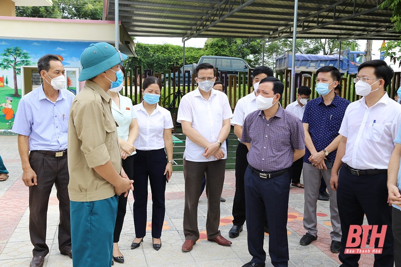 Phó Bí thư Thường trực Tỉnh ủy Lại Thế Nguyên kiểm tra công tác phòng, chống dịch COVID-19 và công tác chuẩn bị năm học mới tại huyện Thiệu Hóa