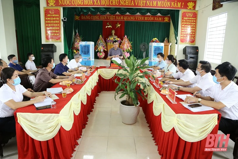 Phó Bí thư Thường trực Tỉnh ủy Lại Thế Nguyên kiểm tra công tác phòng, chống dịch COVID-19 và công tác chuẩn bị năm học mới tại huyện Thiệu Hóa