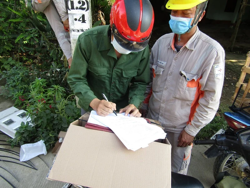 Điện lực Lang Chánh triển khai lắp đặt công tơ điện tử