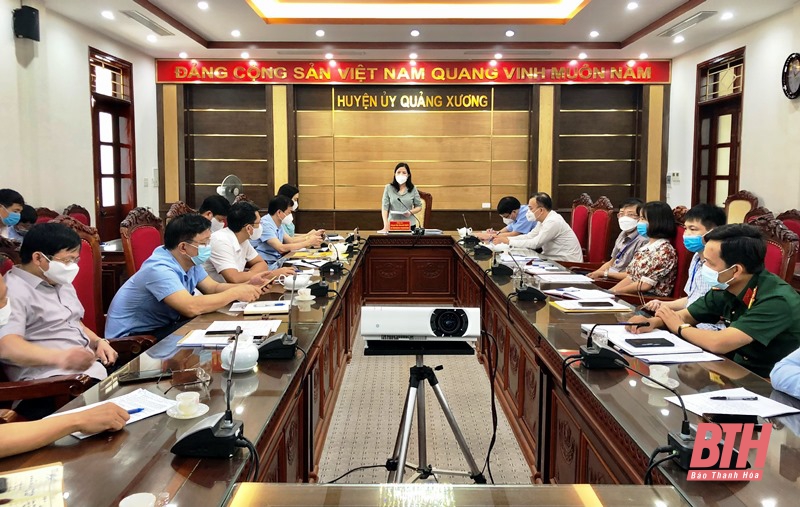 Trưởng Ban Dân vận Tỉnh ủy, Chủ tịch Ủy ban MTTQ tỉnh Phạm Thị Thanh Thủy kiểm tra công tác phòng, chống dịch tại huyện Quảng Xương