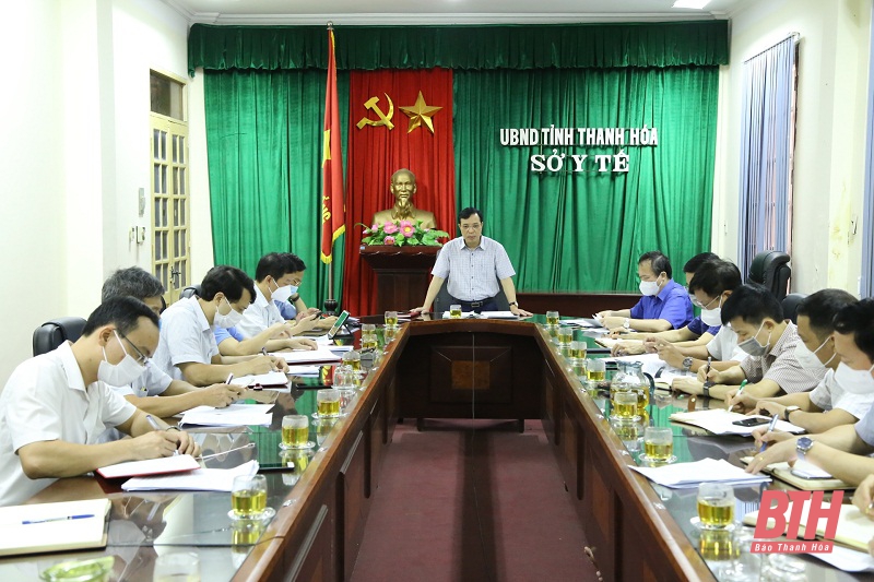 Phó Bí thư Thường trực Tỉnh ủy Lại Thế Nguyên làm việc tại Sở Y tế