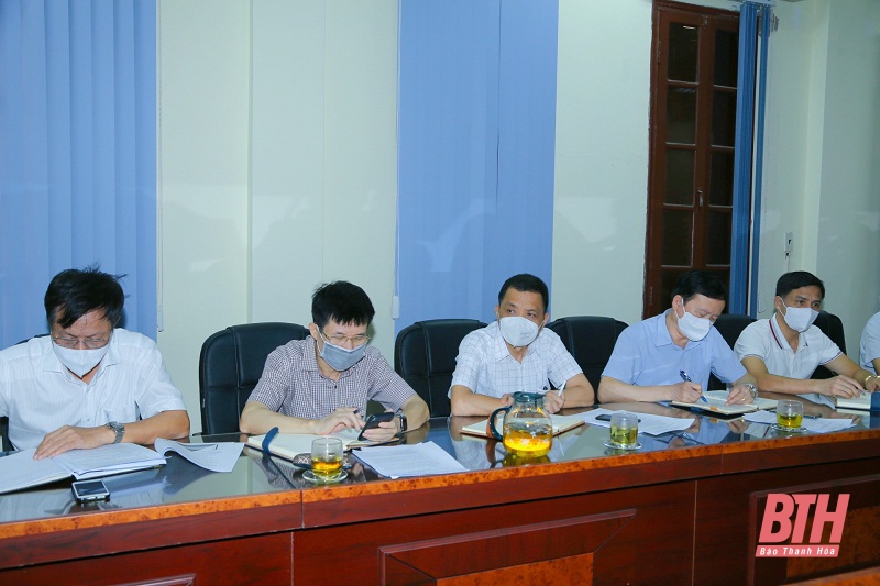 Phó Bí thư Thường trực Tỉnh ủy Lại Thế Nguyên làm việc tại Sở Y tế
