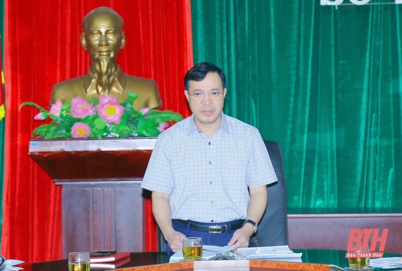 Phó Bí thư Thường trực Tỉnh ủy Lại Thế Nguyên làm việc tại Sở Y tế