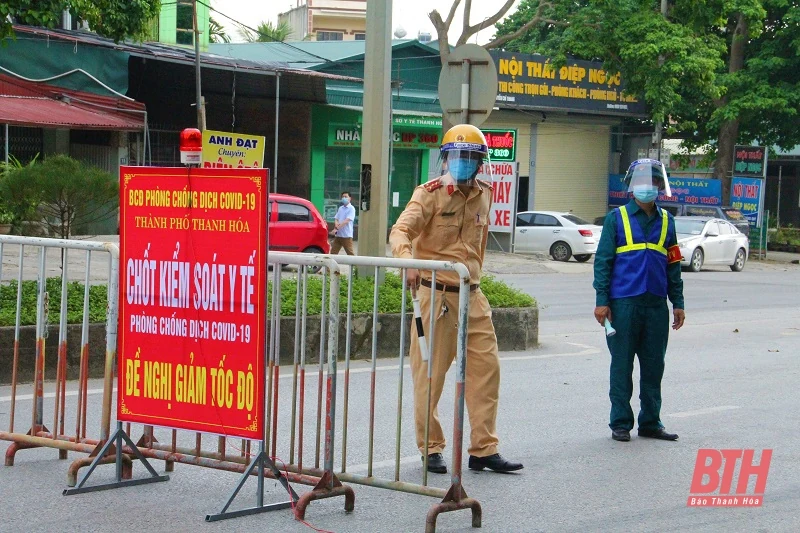Chùm ảnh: Nhân dân TP Thanh Hóa nghiêm túc thực hiện giãn cách xã hội theo Chỉ thị 16