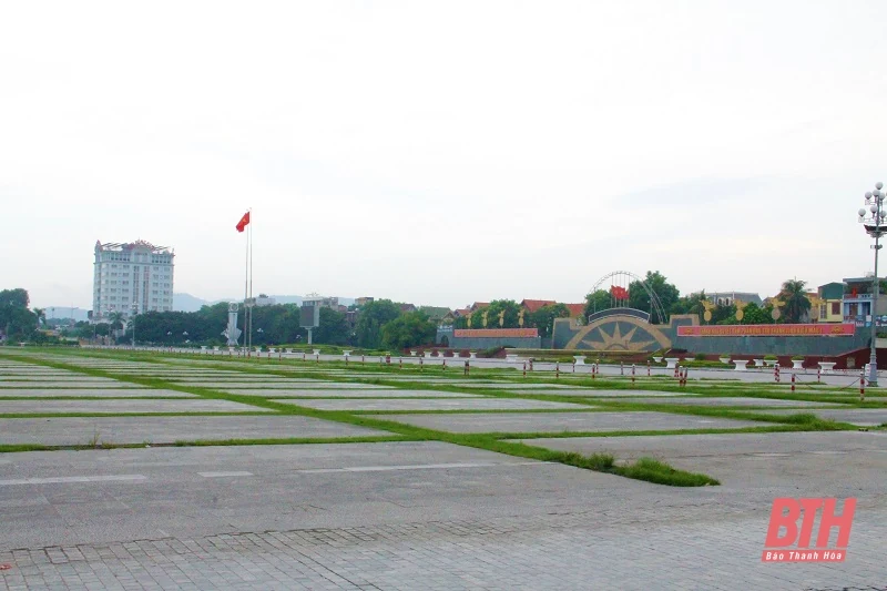 Chùm ảnh: Nhân dân TP Thanh Hóa nghiêm túc thực hiện giãn cách xã hội theo Chỉ thị 16