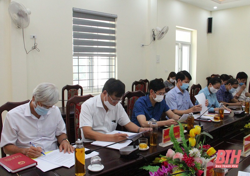 Trưởng Ban Tuyên giáo Tỉnh ủy Đào Xuân Yên kiểm tra công tác phòng, chống dịch COVID-19 tại huyện Lang Chánh