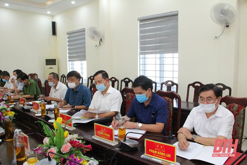 Trưởng Ban Tuyên giáo Tỉnh ủy Đào Xuân Yên kiểm tra công tác phòng, chống dịch COVID-19 tại huyện Lang Chánh