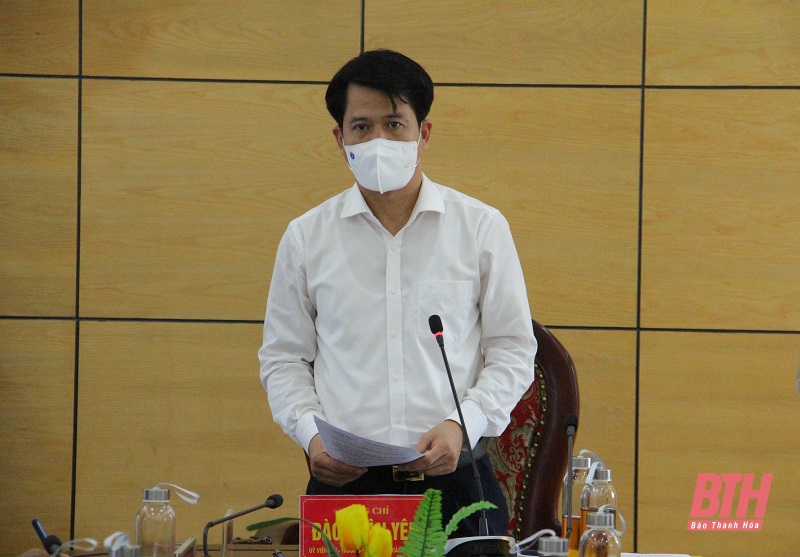Trưởng Ban Tuyên giáo Tỉnh ủy Đào Xuân Yên kiểm tra công tác phòng, chống dịch COVID-19 tại huyện Lang Chánh