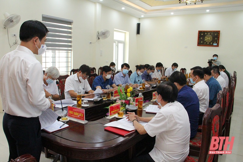 Trưởng Ban Tuyên giáo Tỉnh ủy Đào Xuân Yên kiểm tra công tác phòng, chống dịch COVID-19 tại huyện Lang Chánh