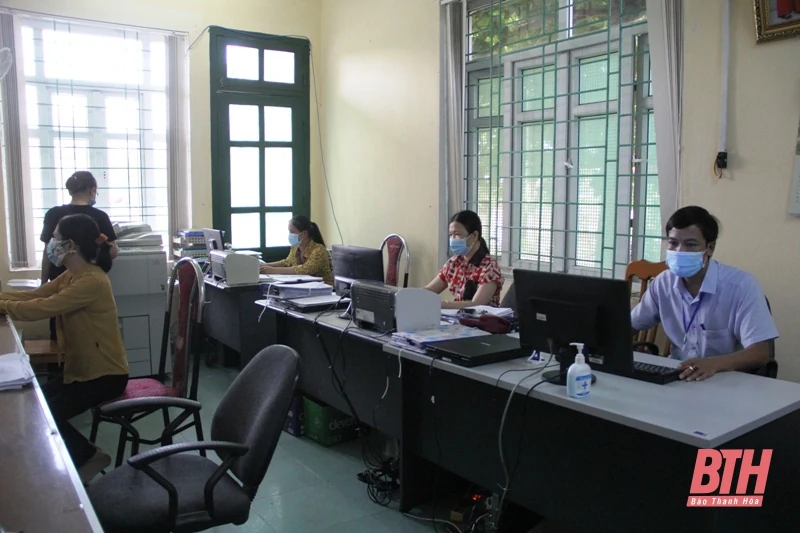 Khẩn trương phát phiếu đi chợ đến người dân TP Thanh Hóa