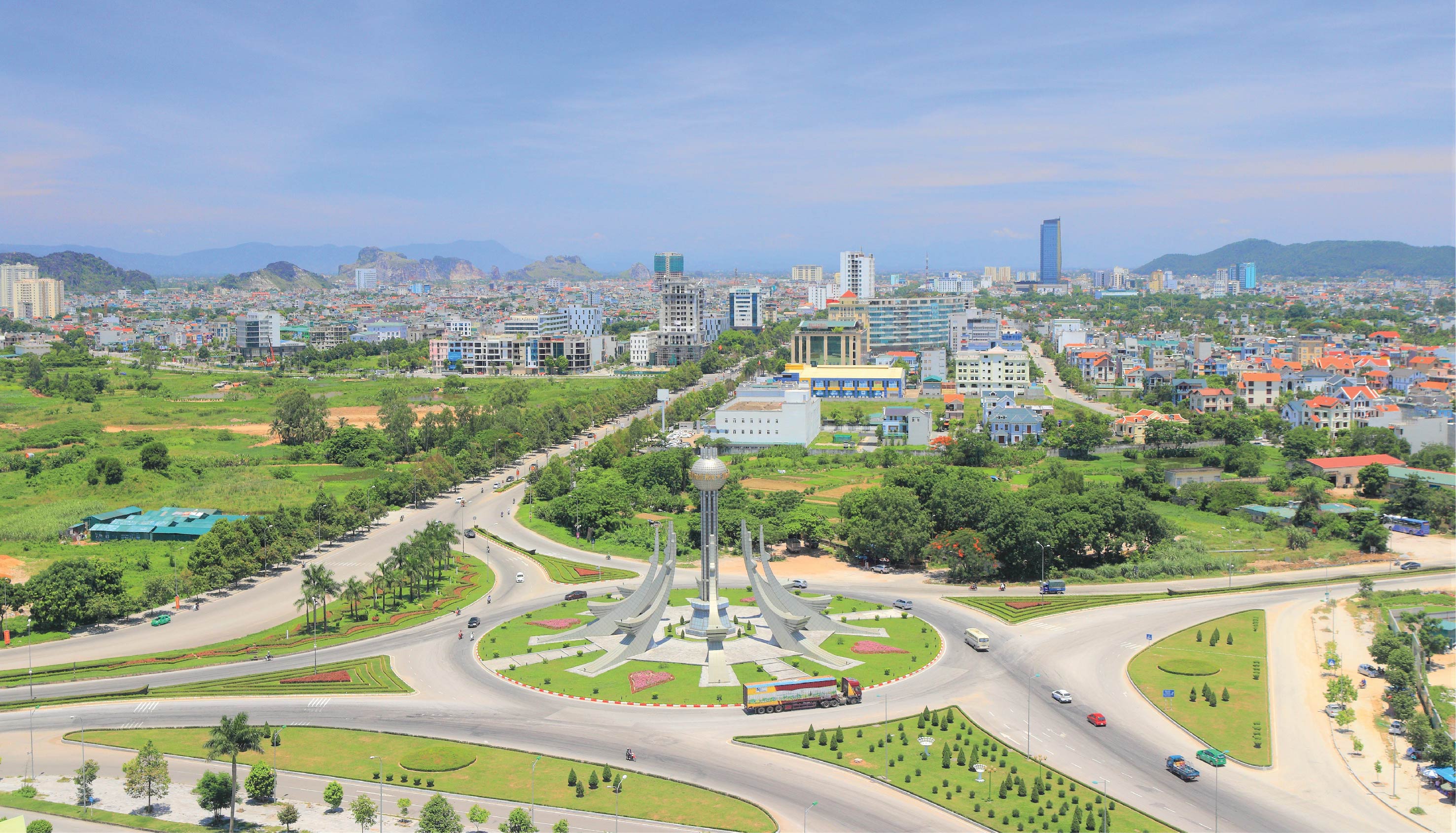 Phát huy tinh thần Cách mạng Tháng Tám và Quốc khánh mùng 2-9, quyết tâm thực hiện thành công “mục tiêu kép”, xây dựng Thanh Hóa thành “vùng xanh” bền vững của đất nước
