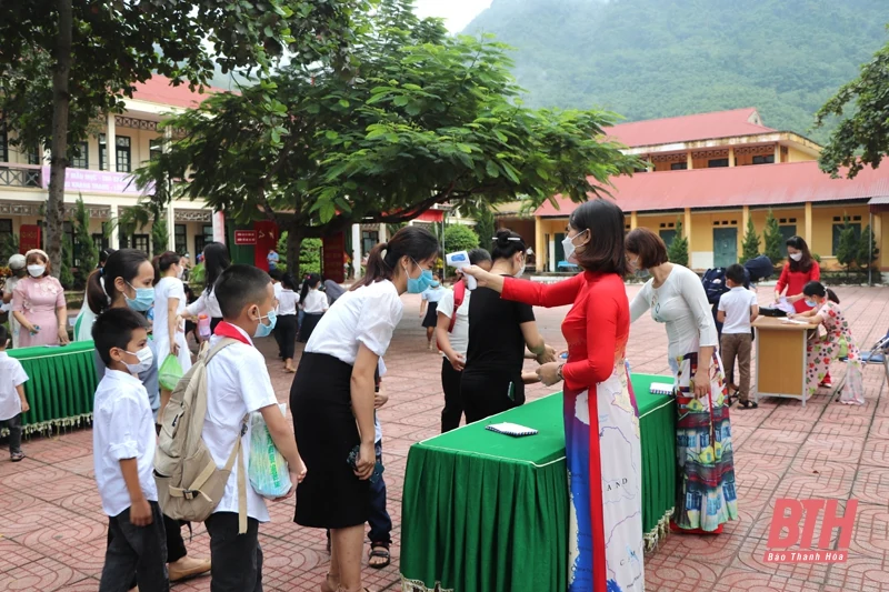 Học sinh vùng cao xứ Thanh trong ngày khai giảng đặc biệt
