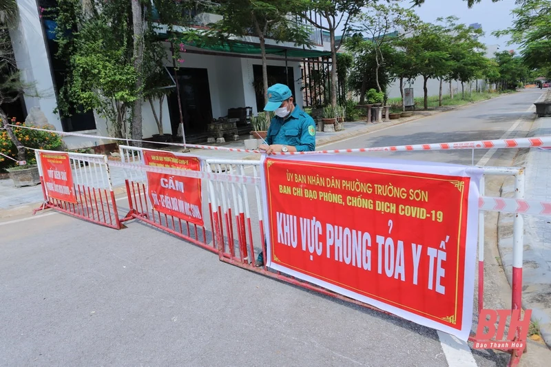 Đồng chí Bí thư Tỉnh uỷ chỉ đạo triển khai quyết liệt các biện pháp ngăn chặn, đẩy lùi, dập dịch COVID-19 tại TP Sầm Sơn