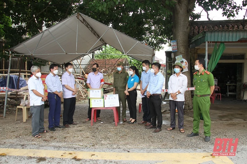 TYM Chi nhánh Thanh Hóa hỗ trợ các chốt phòng chống dịch COVID-19 trên địa bàn Quảng Xương
