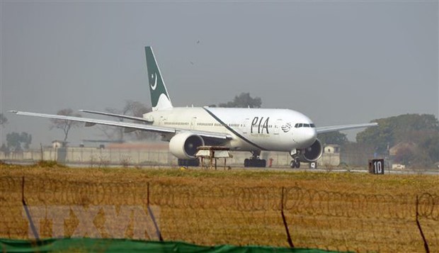 Chuyến bay thương mại quốc tế đầu tiên hạ cánh xuống sân bay Kabul