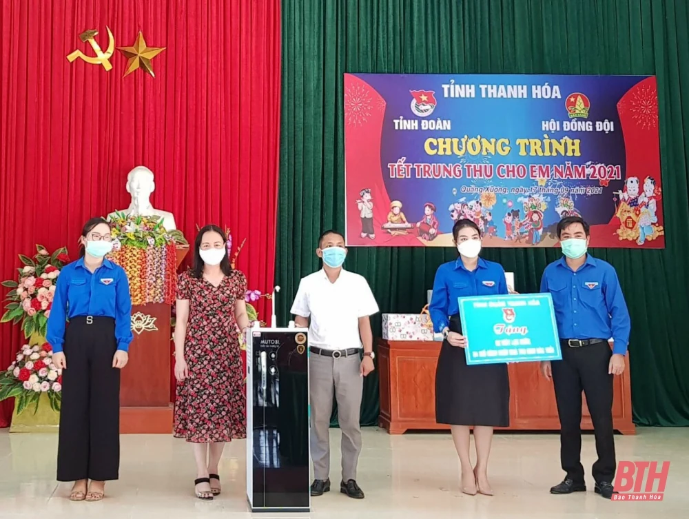 Tỉnh đoàn Thanh Hóa hỗ trợ trang thiết bị cho trường học