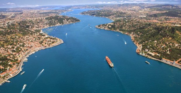 Hoạt động tại Eo biển Bosphorus tạm thời gián đoạn do va chạm tàu hàng