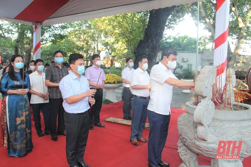 Lãnh đạo TP Thanh Hóa dâng hương Thái miếu nhà Hậu Lê và Anh hùng dân tộc Lê Lợi