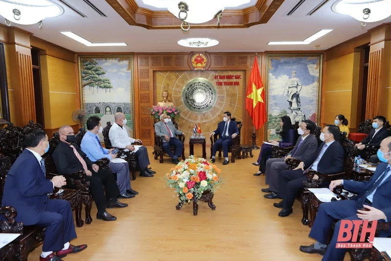 Chủ tịch UBND tỉnh Đỗ Minh Tuấn tiếp, làm việc với Đại sứ đặc mệnh toàn quyền Cộng hòa Cuba tại Việt Nam